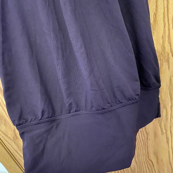 Lululemon tank top with built in sports bra - Picture 9 of 9